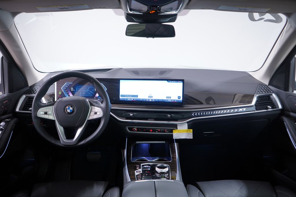 Thumbnail: 2025 BMW X7 - 11