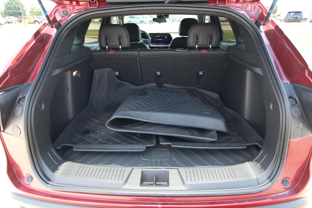 Used 2025 Chevrolet Trax SUV