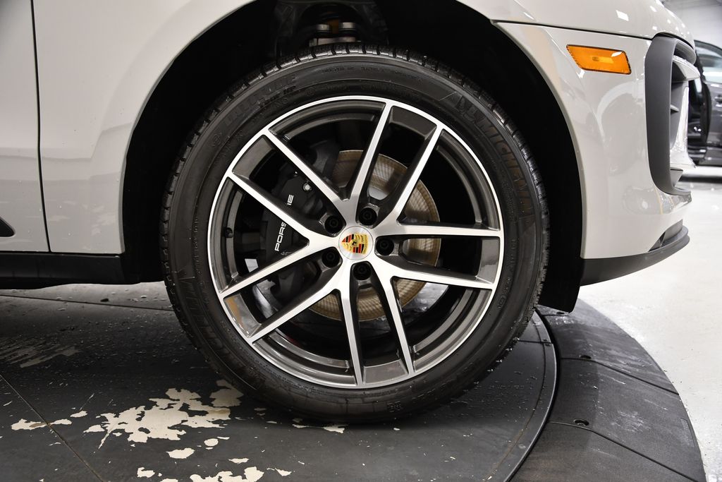 Thumbnail: 2025 Porsche Macan - 15