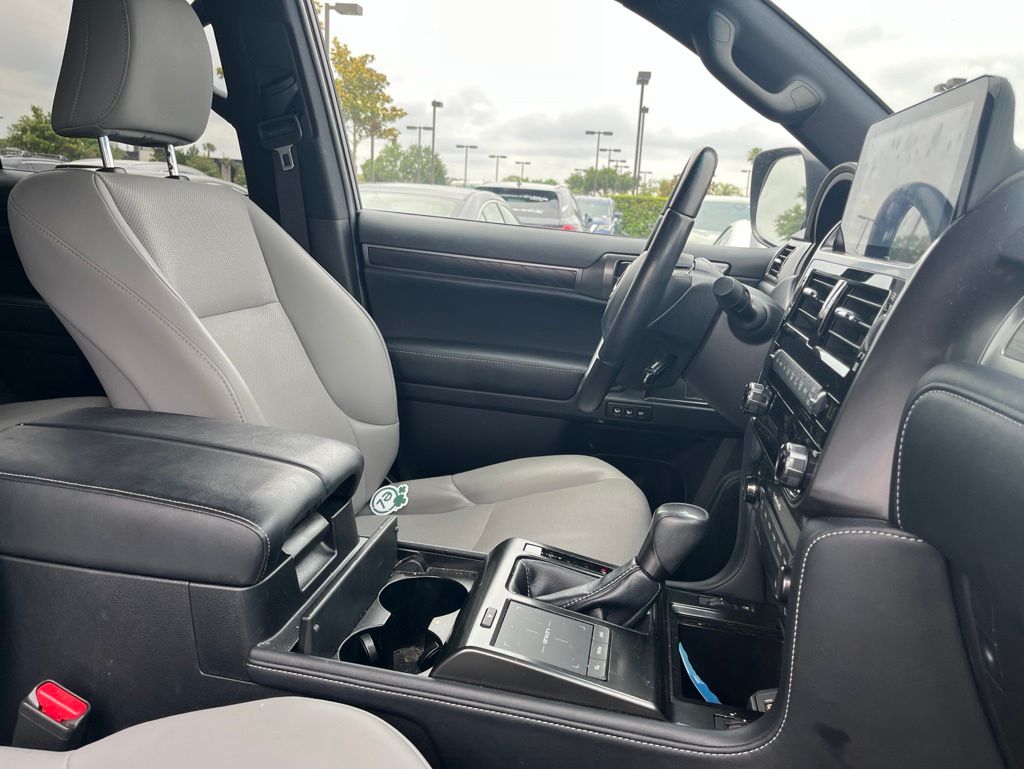 Thumbnail: 2023 Lexus GX - 9