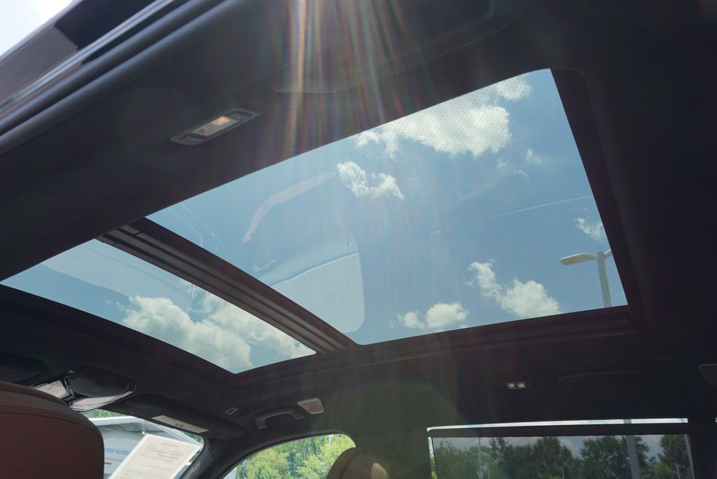 Thumbnail: 2026 BMW X7 - 16