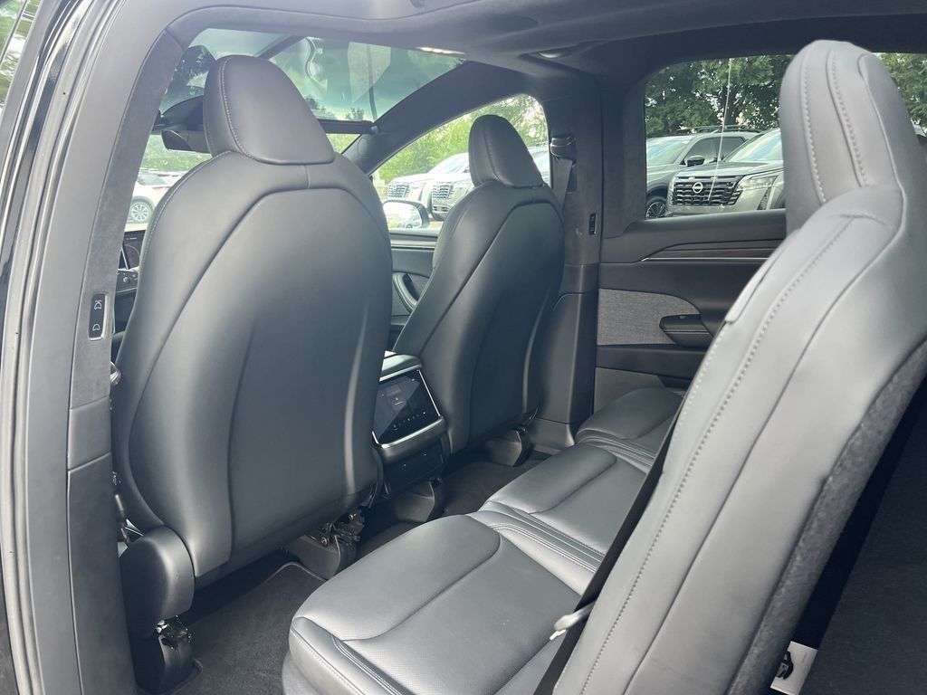 Used 2023  Tesla Standard Range image 14