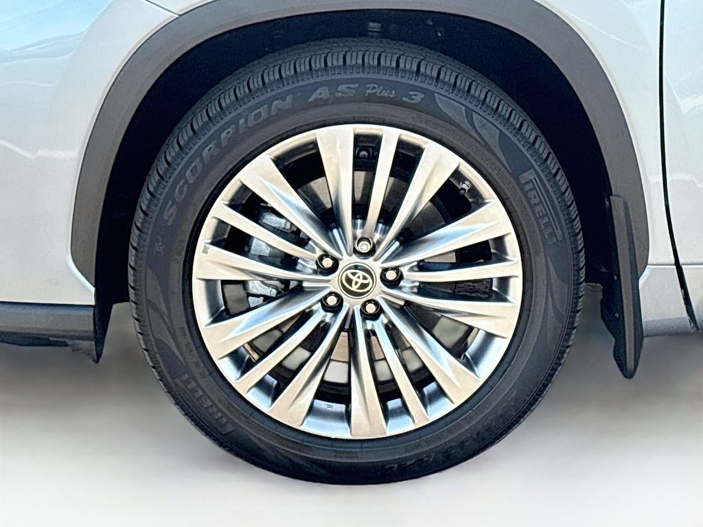 Thumbnail: 2024 Toyota Highlander - 31