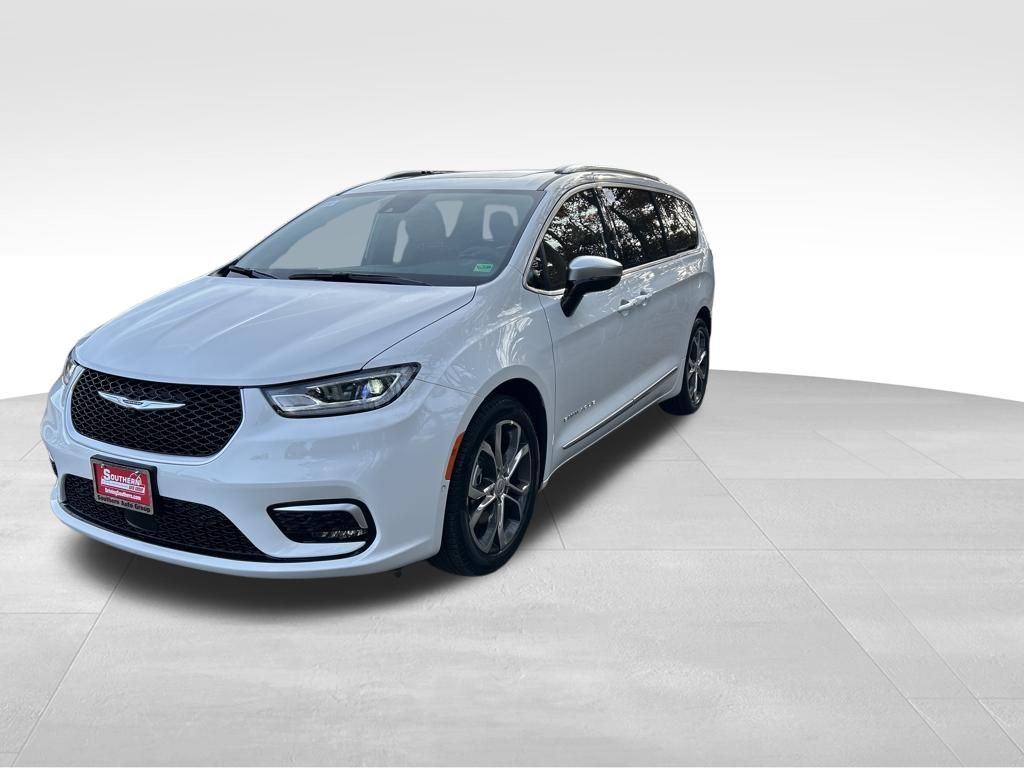 2026 Chrysler Pacifica Pinnacle's photo