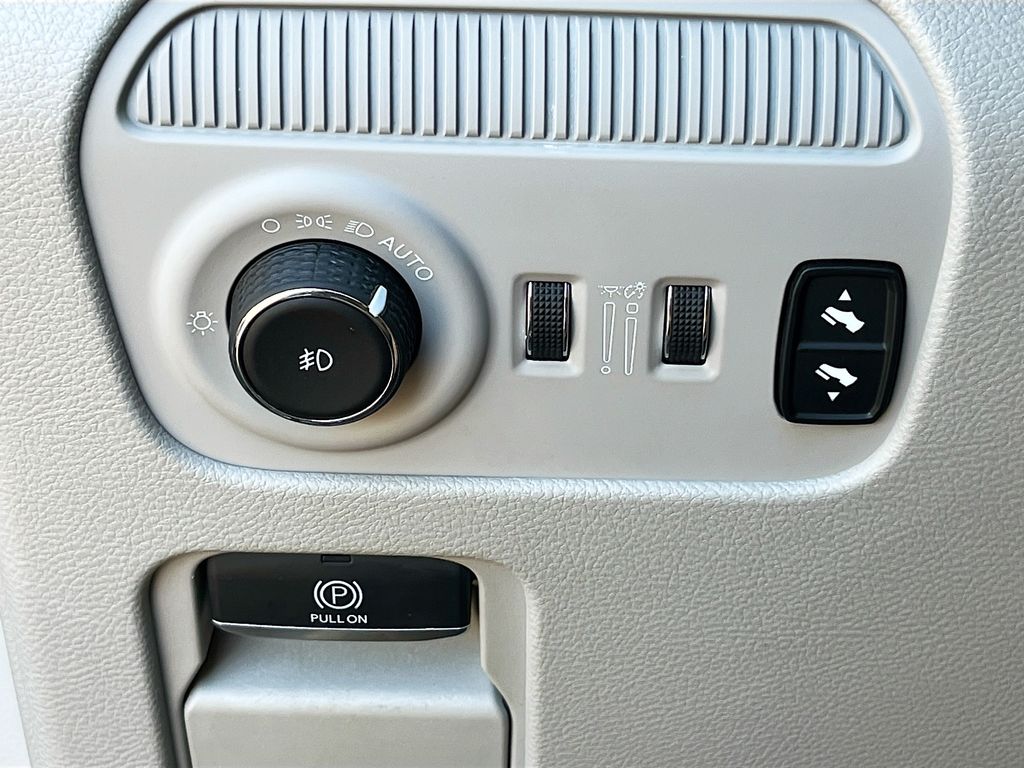 Used 2022 Silver Jeep Series II image 10