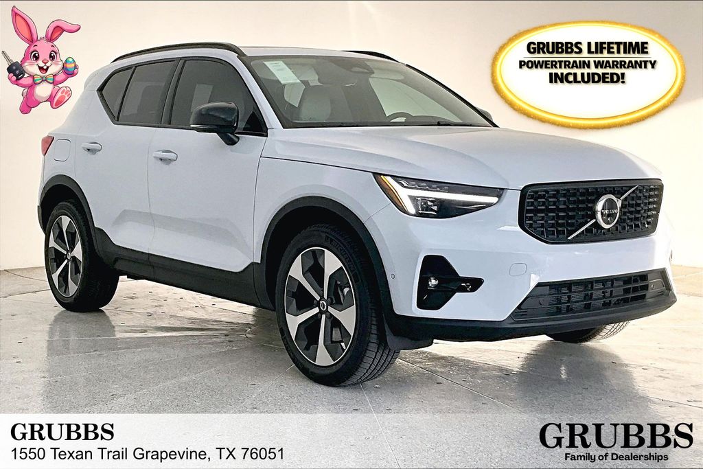 2026 Volvo XC40 B5 Plus AWD