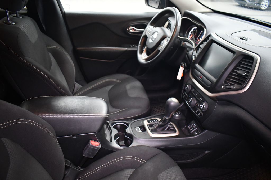 Thumbnail: 2016 Jeep Cherokee - 30