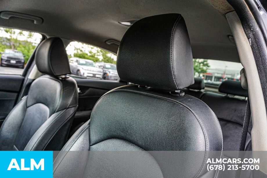 Used 2019 Black Kia EX image 18