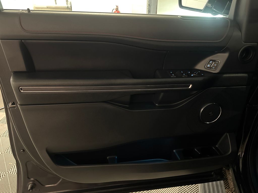Certified Used 2022  Ford Limited image 17