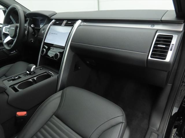 Thumbnail: 2026 Land Rover Discovery - 17
