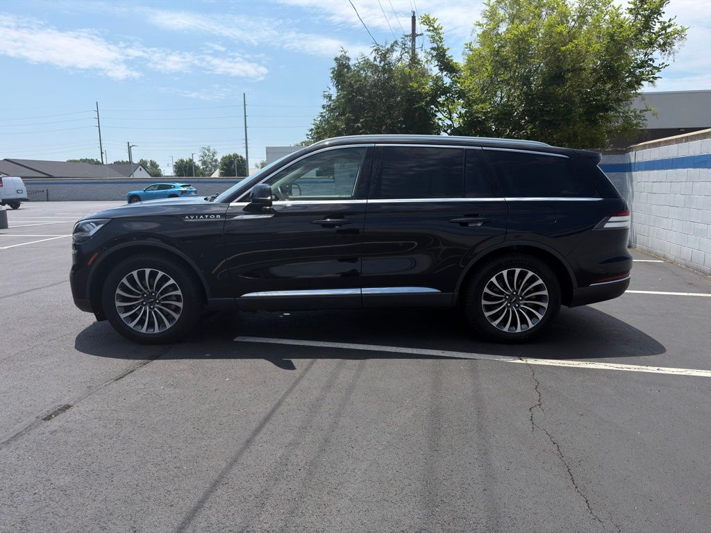 Thumbnail: 2021 Lincoln Aviator - 2