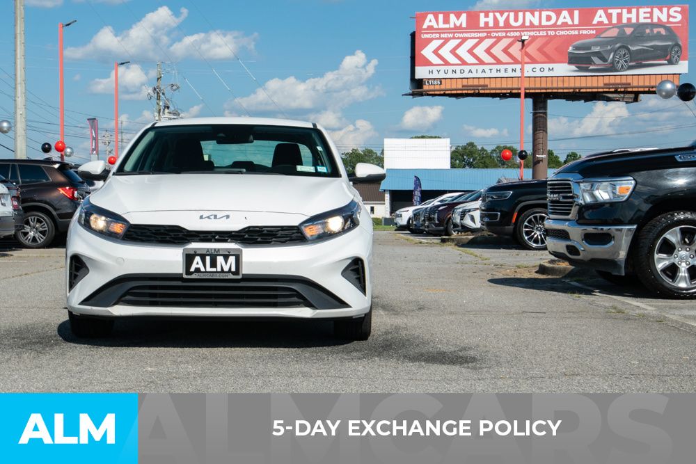 2023 Kia Forte LXS photo 3