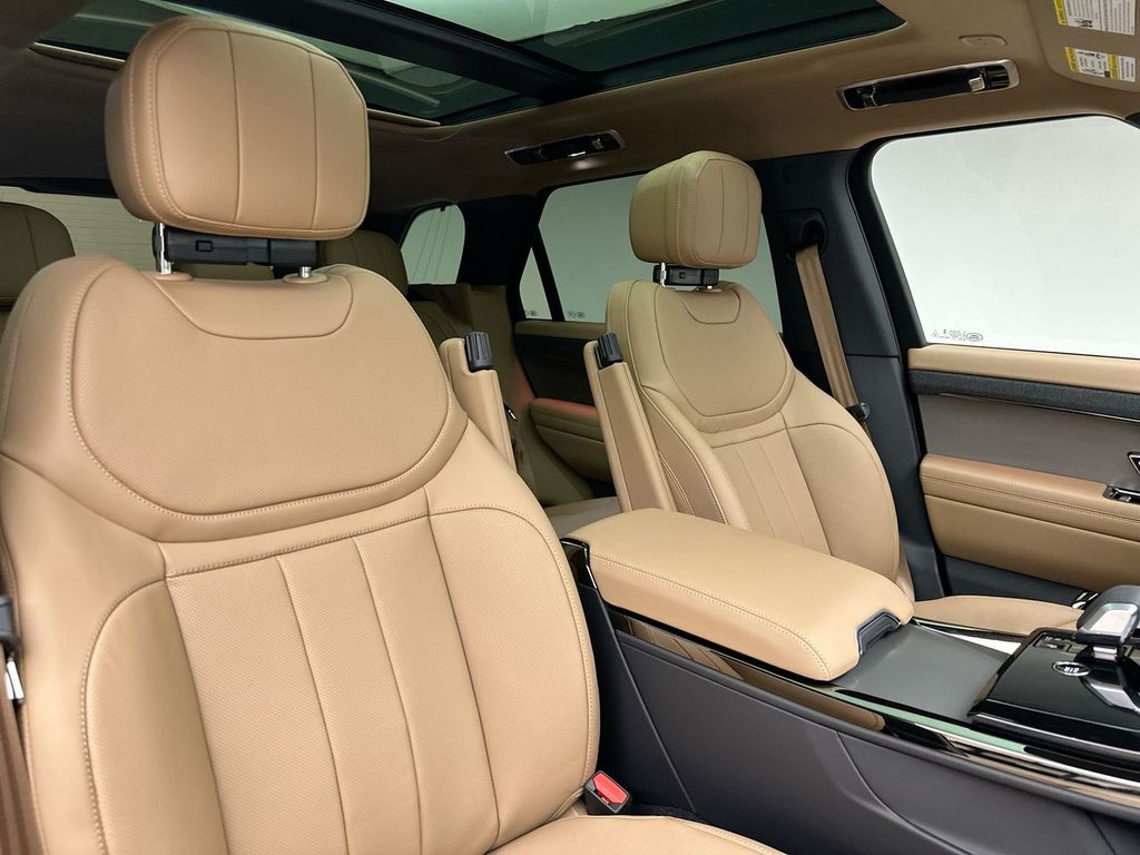 Thumbnail: 2026 Land Rover Range Rover Sport - 14