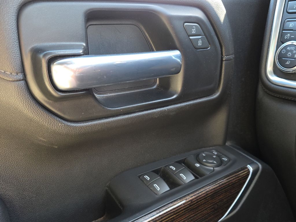 Used 2020 Red GMC Elevation image 11