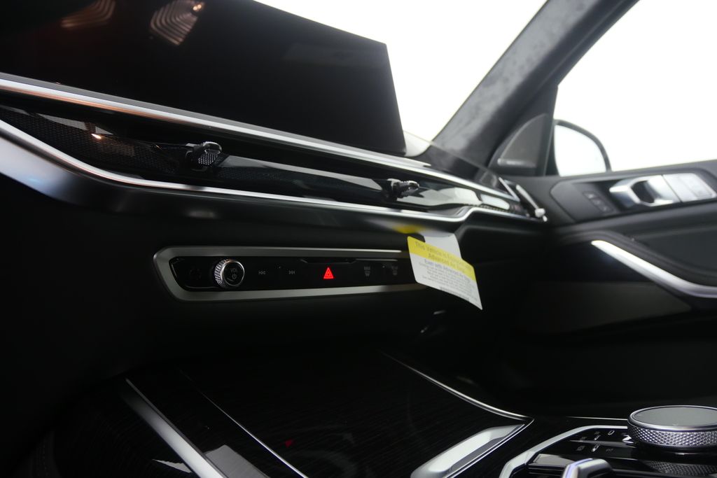 Thumbnail: 2027 BMW X7 - 21