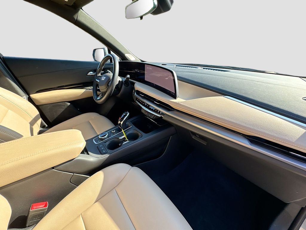 Used 2024 Silver Cadillac Luxury image 27