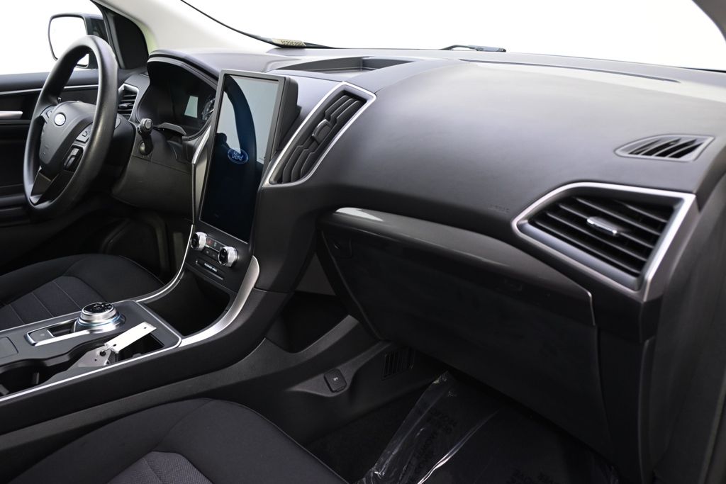 Used 2024 Silver Ford SE image 15