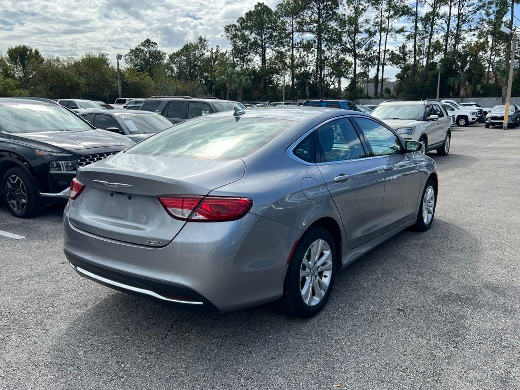 2017 Chrysler 200 Limited 3