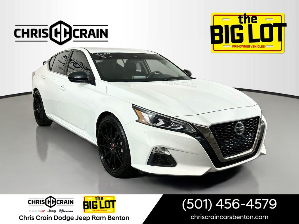 Glacier White 2022 Nissan Altima Sedan Front-Wheel Drive Continuously Variable Transmission