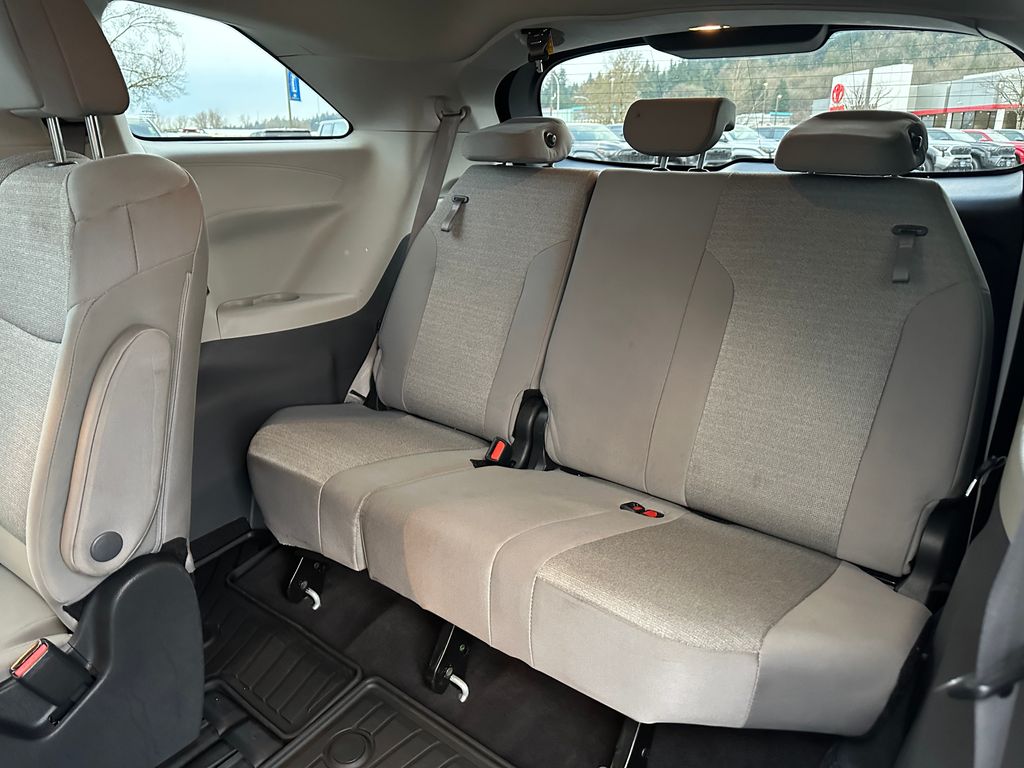 2024 Toyota Sienna LE