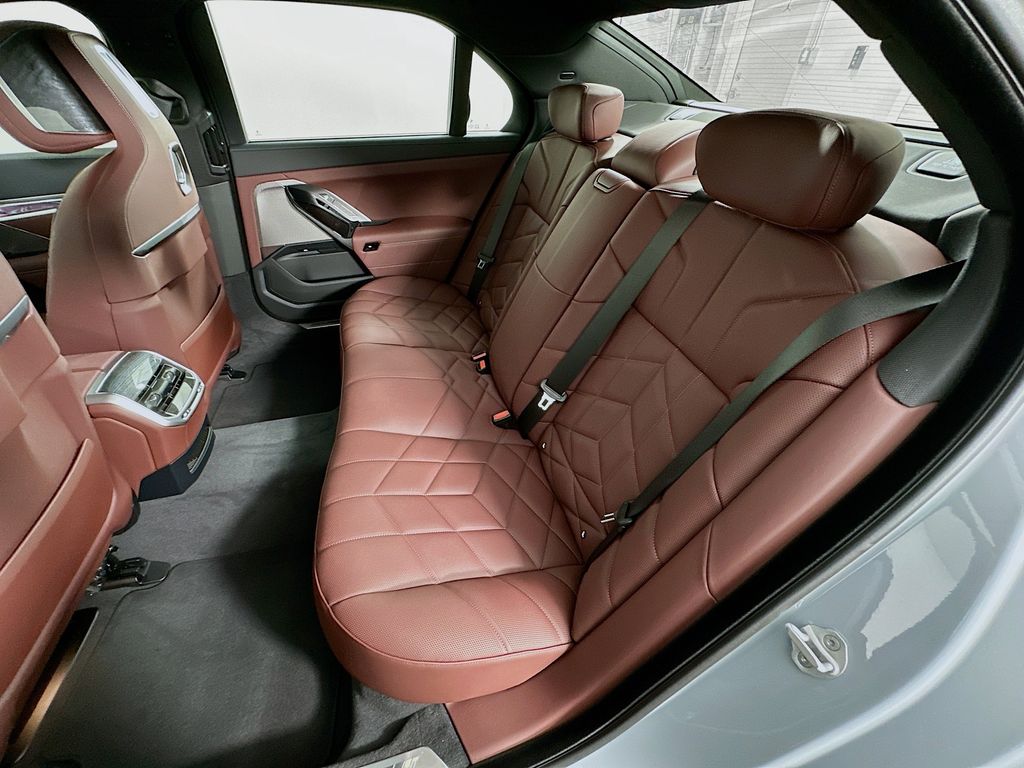 Thumbnail: 2025 BMW 7 Series - 17