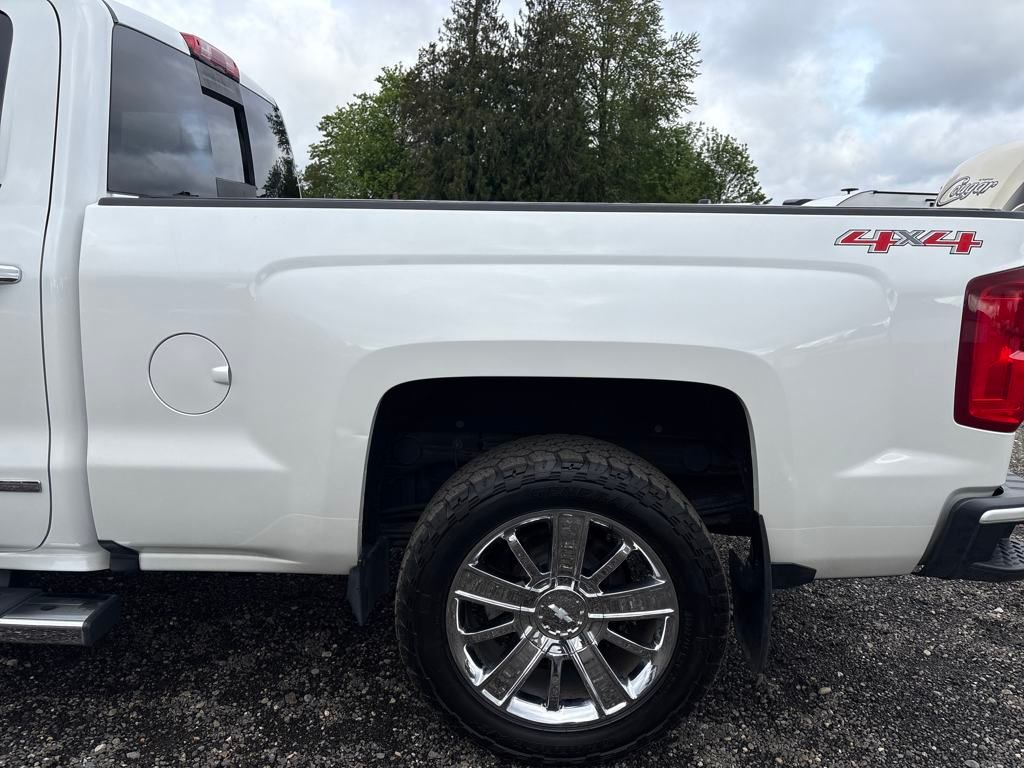 2017 Iridescent Pearl Tricoat Chevrolet Silverado 1500 High Country 4X4 Truck