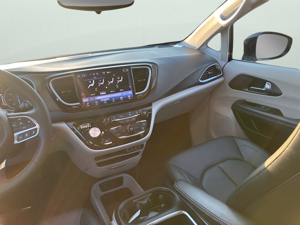 Used Car 2024 Chrysler Pacifica  Touring L For Sale Under $30,000 In Austin, Texas