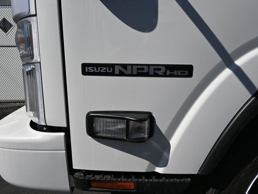 2024 Isuzu NPR HD 