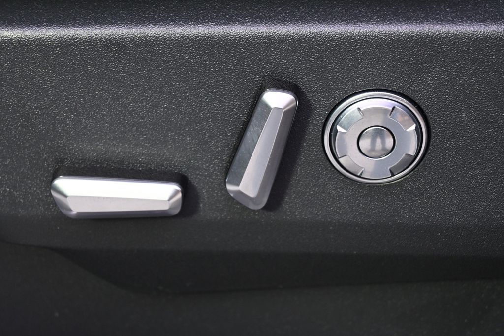 New 2025 White Lincoln Reserve image 14