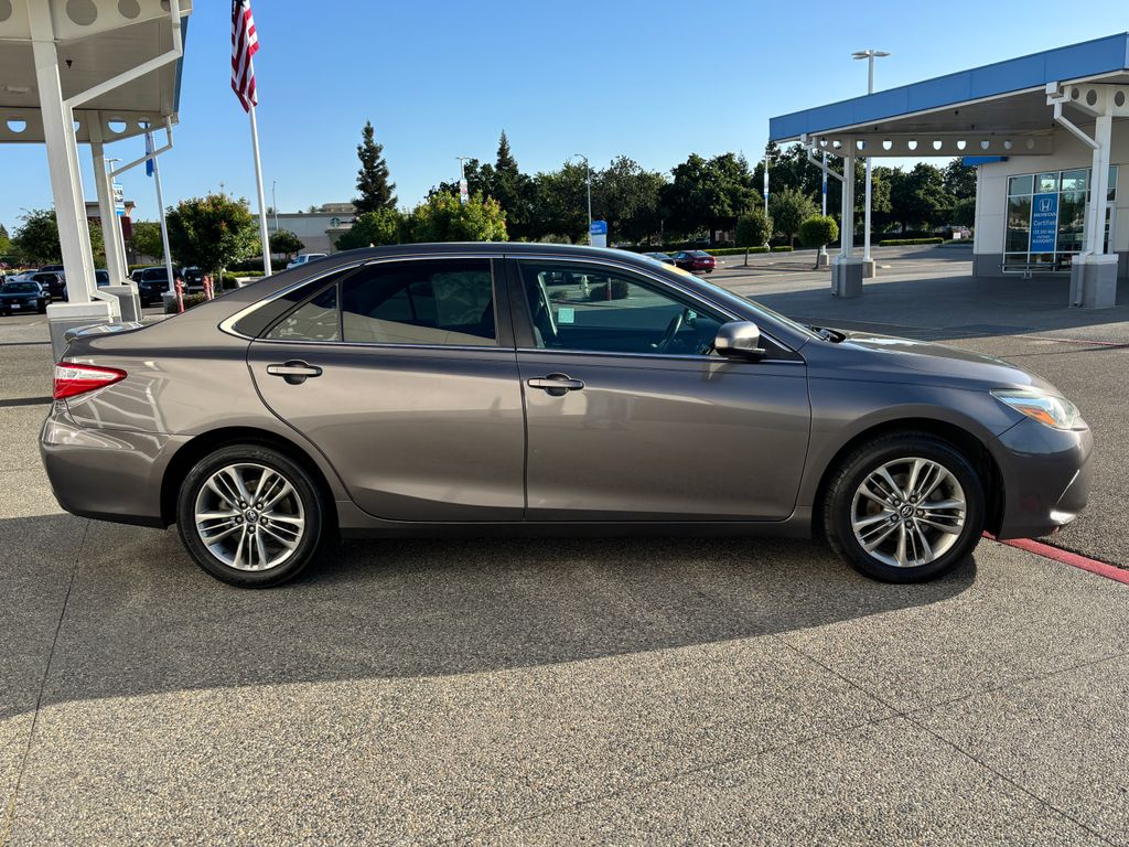 Thumbnail: 2016 Toyota Camry - 4