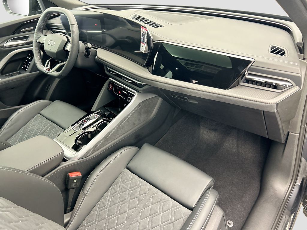 Thumbnail: 2025 Audi SQ5 - 17