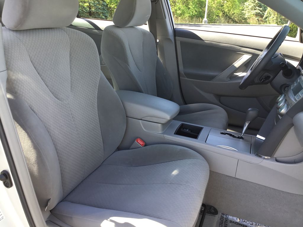 2009 Toyota Camry LE 10