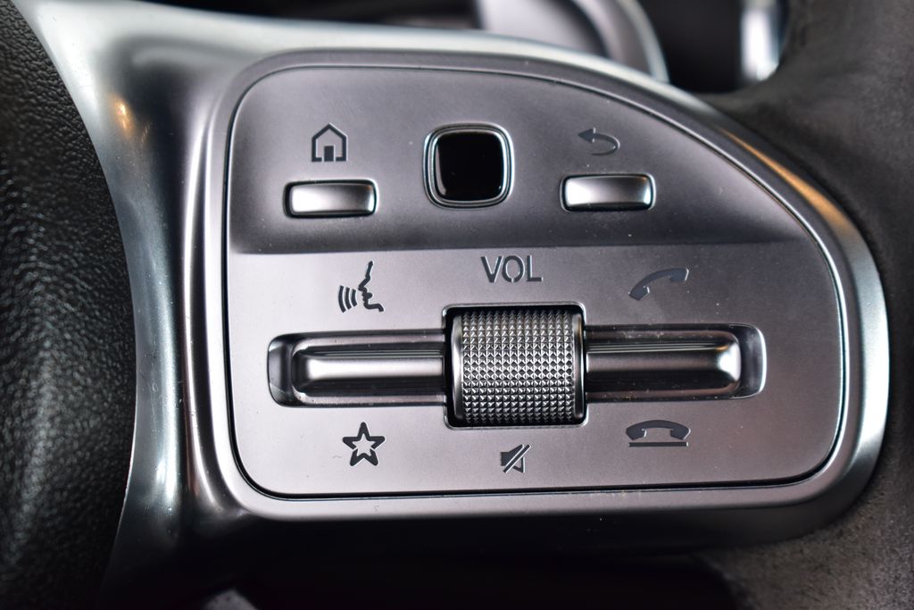 Thumbnail: 2020 Mercedes-Benz E-Class - 15