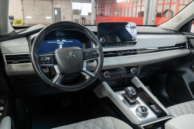 2024 Mitsubishi Outlander SEL Platinum Edition Black at Auto Express Mitsubishi