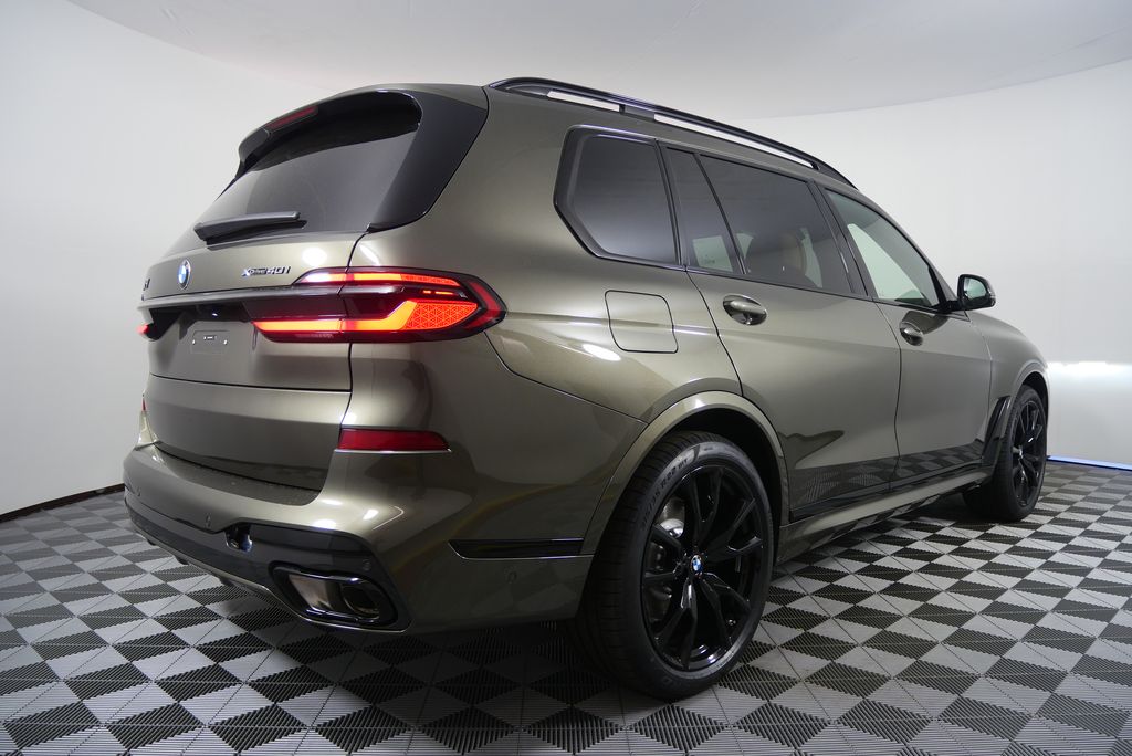 Thumbnail: 2026 BMW X7 - 3