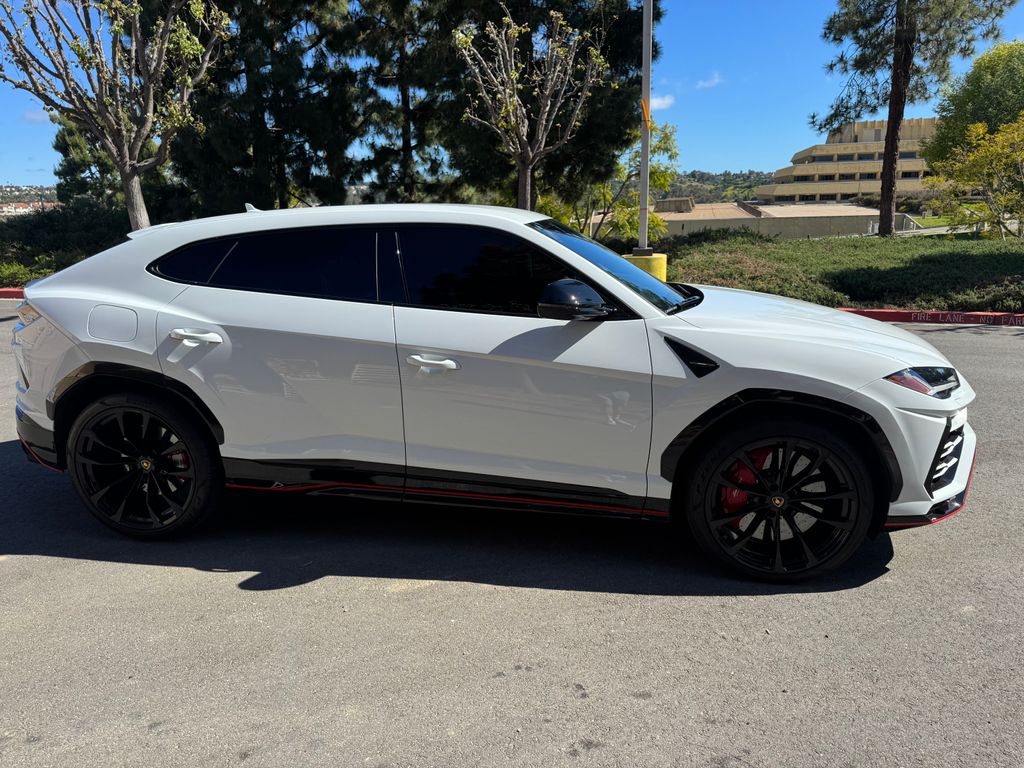 White 2021 Lamborghini Urus AWD SUV / Crossover All-Wheel Drive 8-Speed Automatic