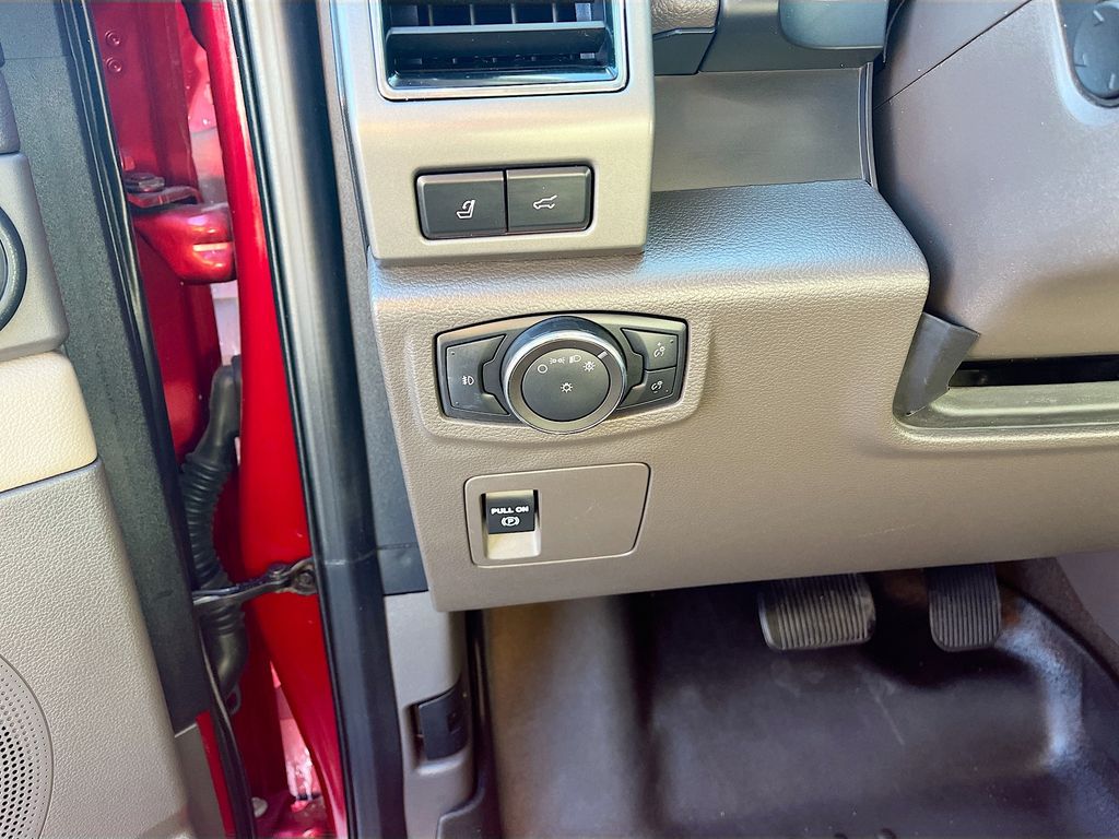 2021 Ford Expedition XLT Red at Autostrade