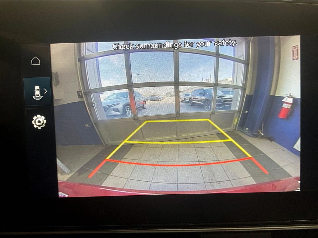 2025 Hyundai Elantra — photo 19