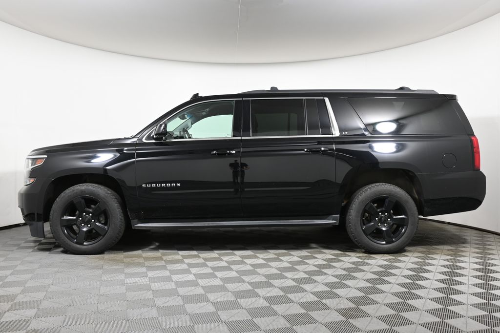 2018 Chevrolet Suburban LT 2