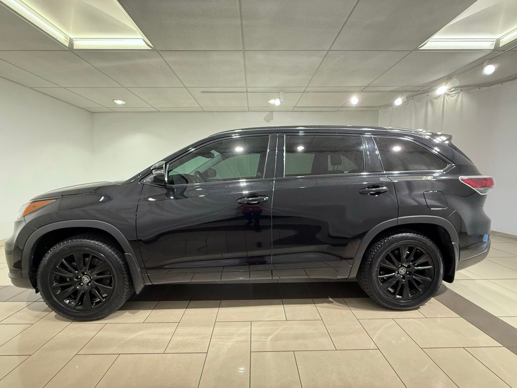 Thumbnail: 2016 Toyota Highlander - 2