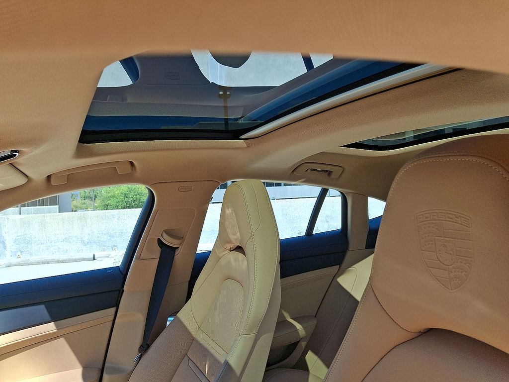 Thumbnail: 2023 Porsche Panamera - 18