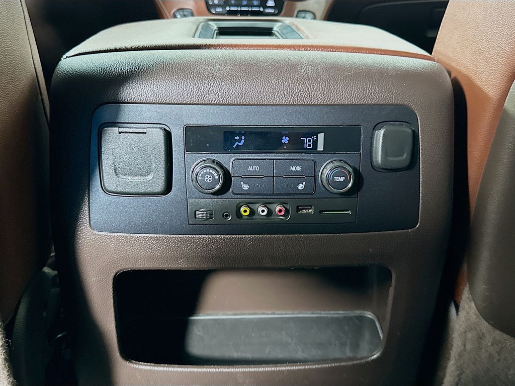 Thumbnail: 2015 Chevrolet Suburban - 28