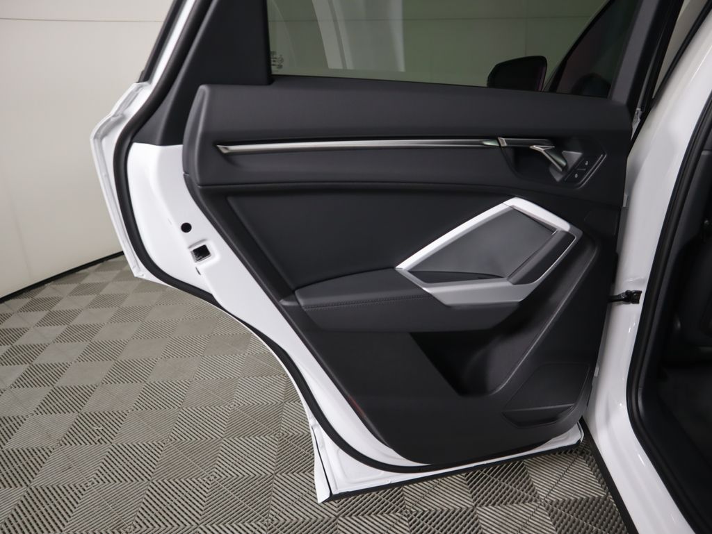 Thumbnail: 2025 Audi Q3 - 27