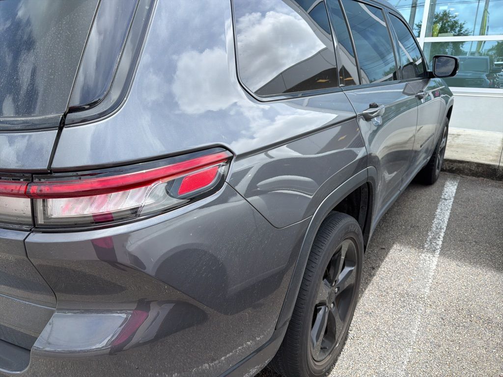 Used 2023 Baltic Gray Metallic Clearcoat Jeep Altitude image 5