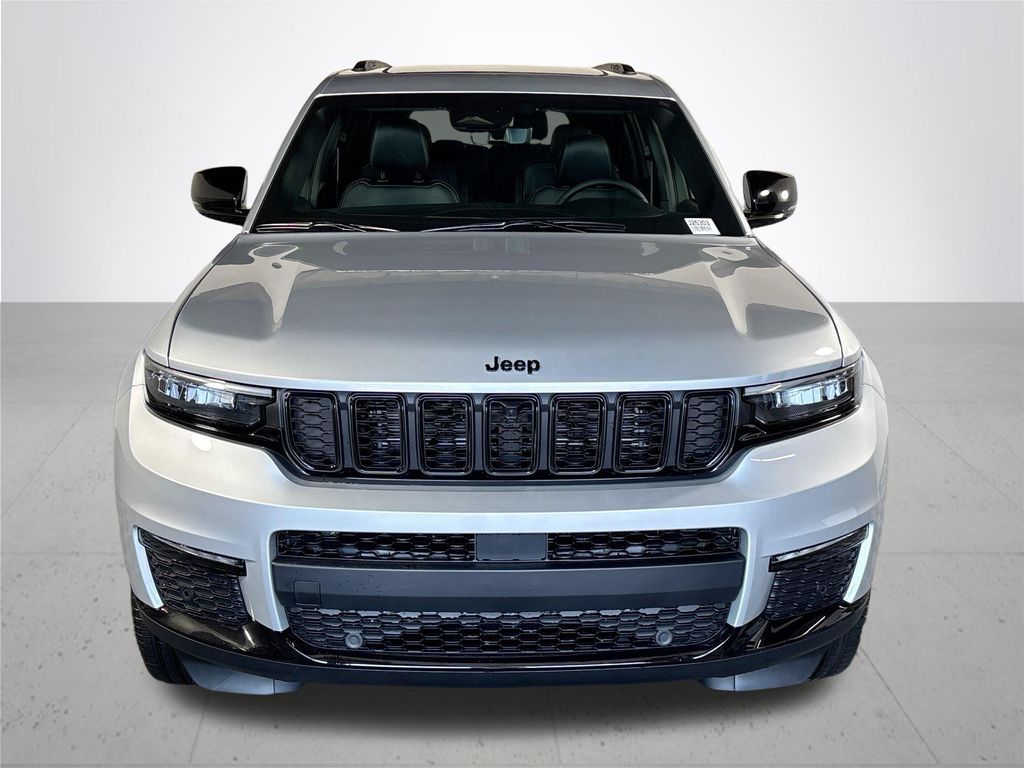 2025 Jeep Grand Cherokee Limited photo 2