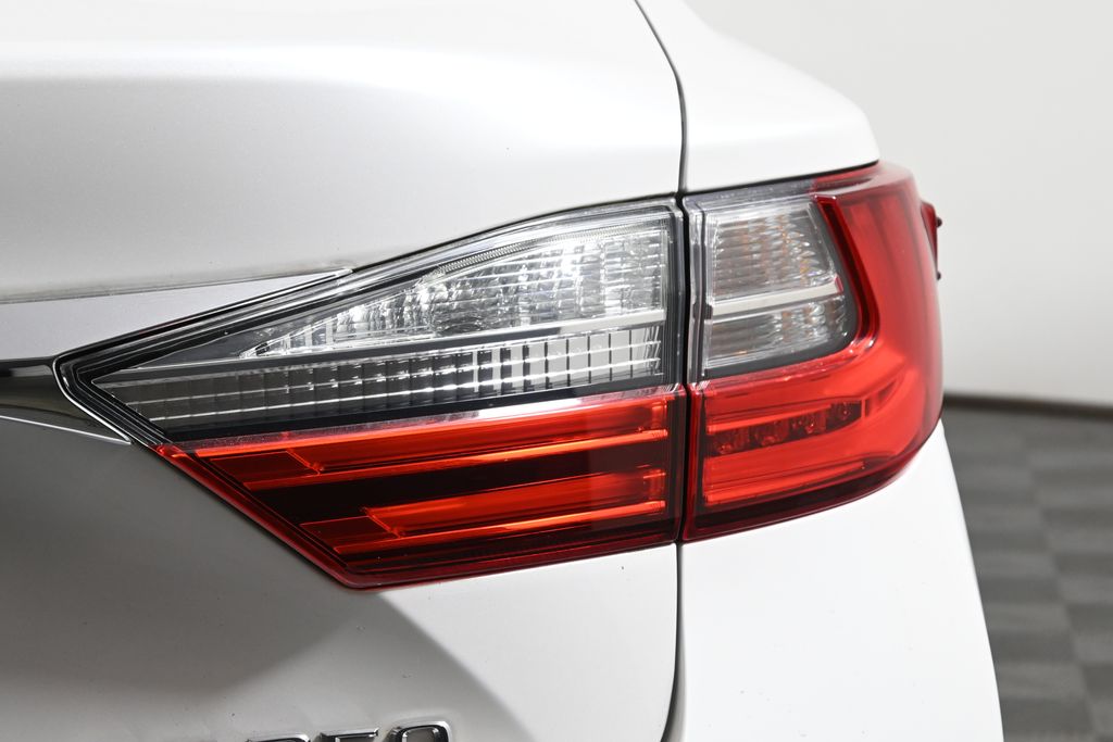 Thumbnail: 2016 Lexus ES - 13