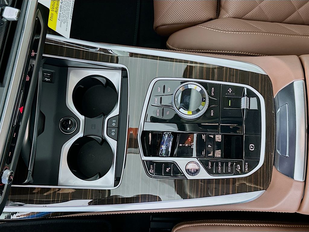 Thumbnail: 2026 BMW X7 - 15