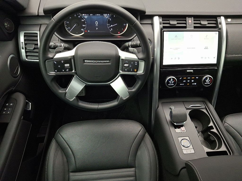 Thumbnail: 2023 Land Rover Discovery - 12