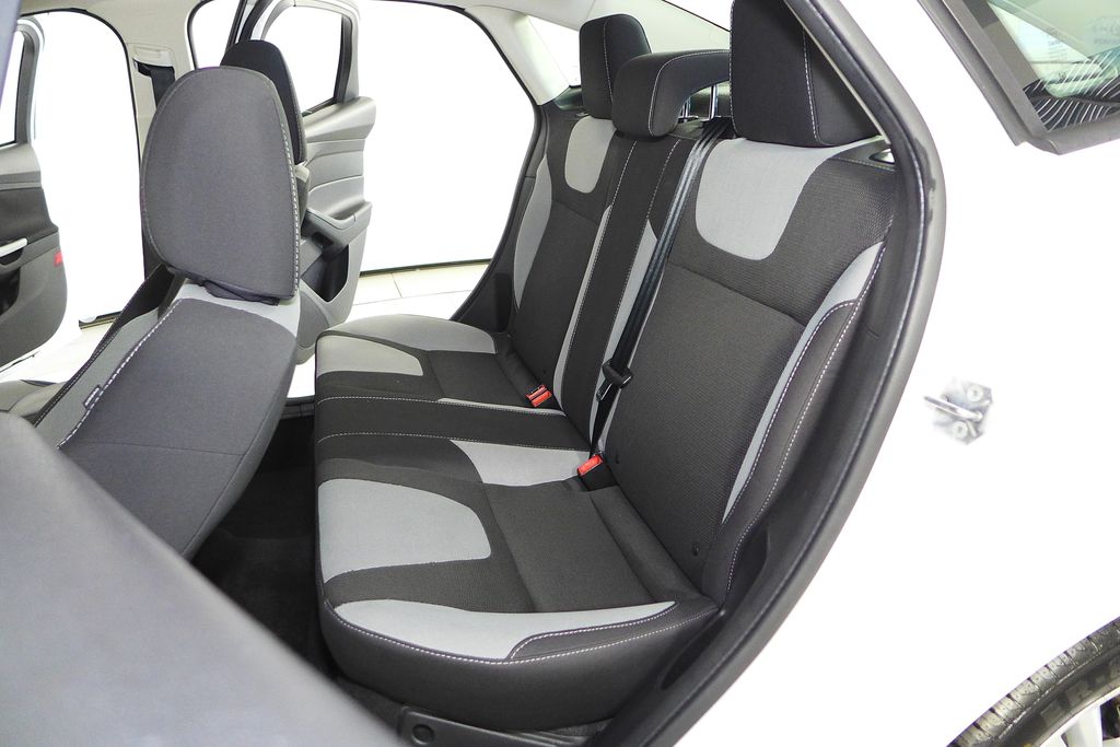 Thumbnail: 2012 Ford Focus - 20