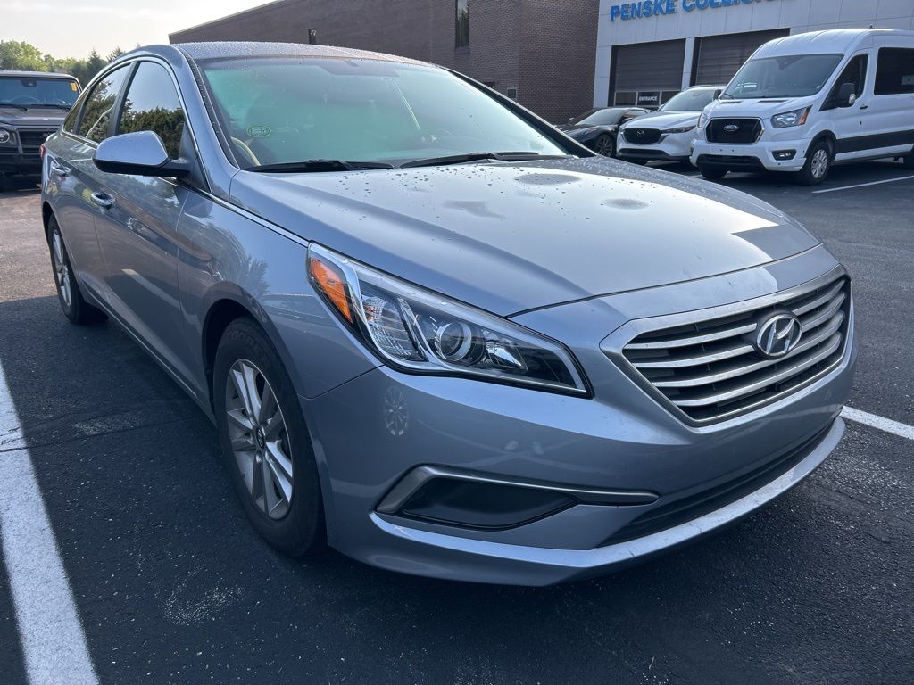 Thumbnail: 2017 Hyundai Sonata - 4
